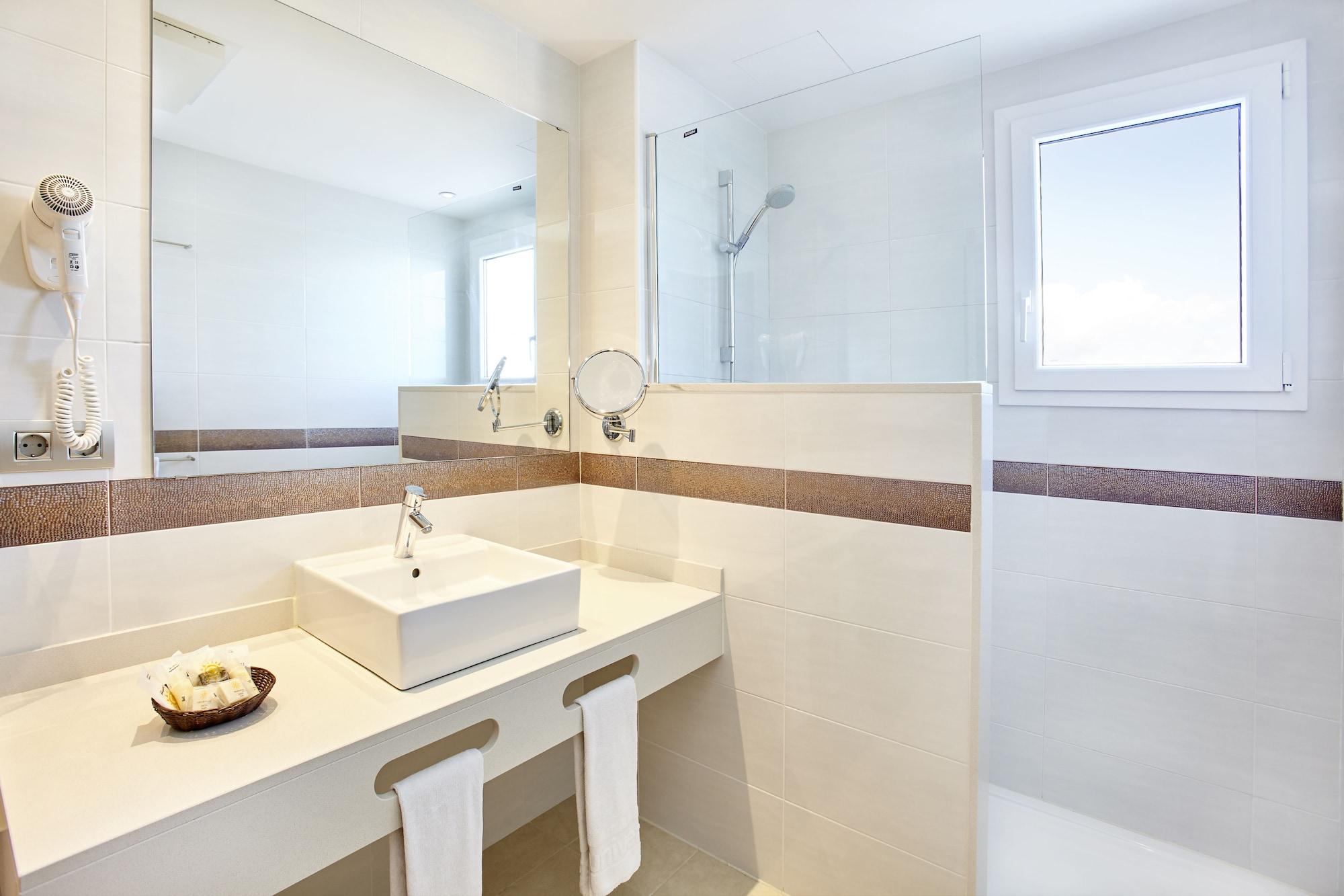 Hotel Universal Marques 4*