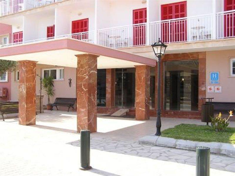 Universal Marques 4*